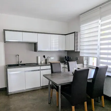 Mit Eigenem Eingang Und Eigener Terrasse Апартаменты *