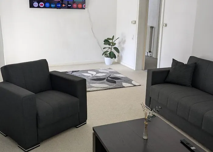 Mit Eigenem Eingang Und Eigener Terrasse Apartment