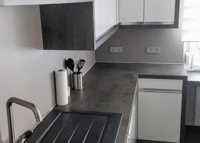 Mit Eigenem Eingang Und Eigener Terrasse Apartment *